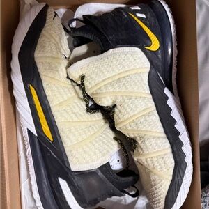 Men’s Nike LeBron XVIII
Basketball shoes the size is 12. Lightly used